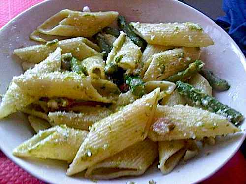 Pasta with asparagus, pancetta and pecorino cheese. di Linguina Dei Campi - Recipefy