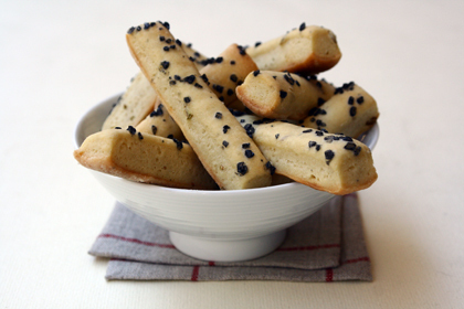 Biscotti con Caprino, Timo e Sale Nero delle Hawai (Finger food) de Daniele - Recipefy