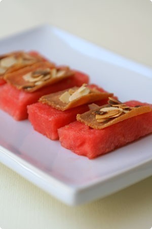 Sushi di anguria, bottarga e mandorle tostate di Daniele - Recipefy