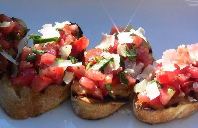 Homemade Bruschetta (Tomato and Basil) de Adams Family - Recipefy