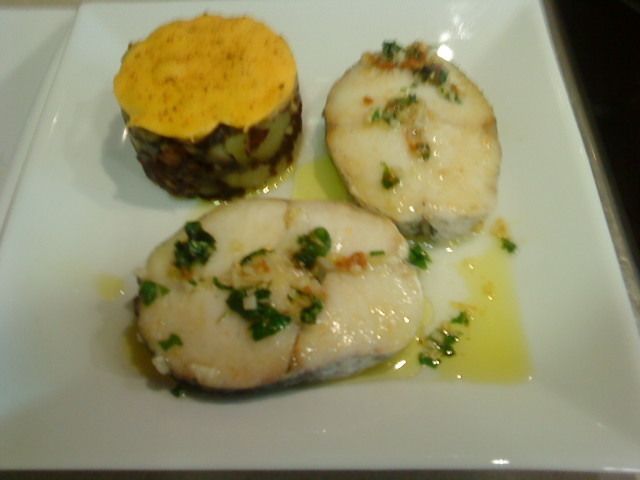 TIMBAL DE PATATA,BUTIFARRA NEGRA Y CHEEDAR.(MERLUZA PLANCHA) of Carlos Ramirez Pla - Recipefy