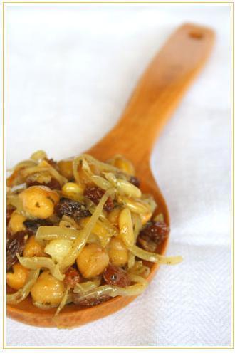 Ceci con cipolla, uvetta e pinoli of desperate-house-donty - Recipefy