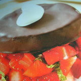 Tartare-di-fragole-con-pan-brioche-al-cioccolato-jpg