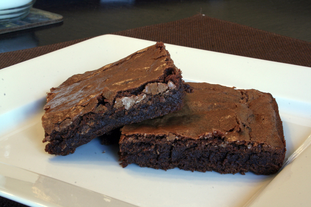 Chewy Cocoa Brownies de Caitlin Hawley - Recipefy