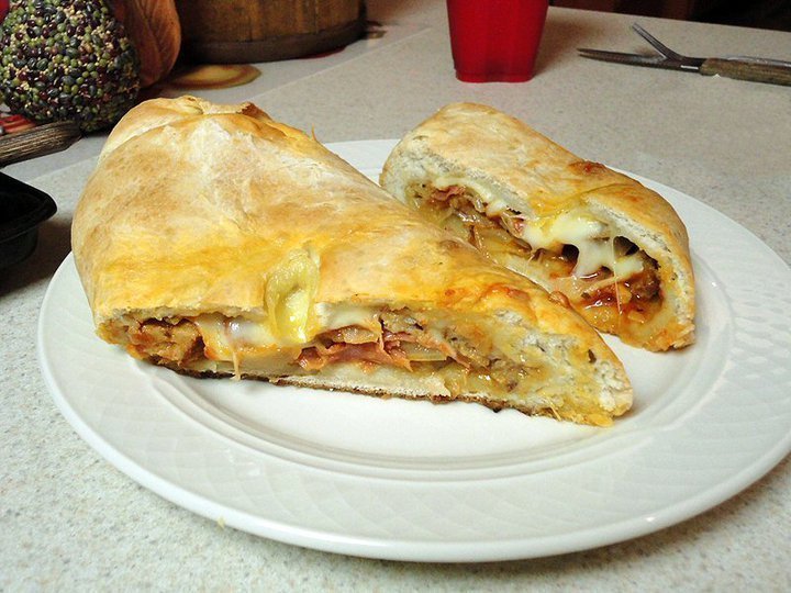 Italian Sausage & Cheese Calzone de Lisa S. - Recipefy