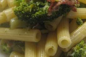SEDANI CON BROCCOLI AL PROFUMO DI AGLIO DOLCE de Alfy - Recipefy