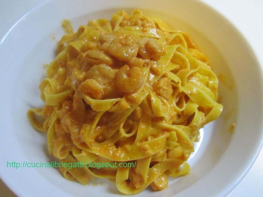 Tagliatelle con crema di gamberetti al brandy of Daniela Vietri - Recipefy