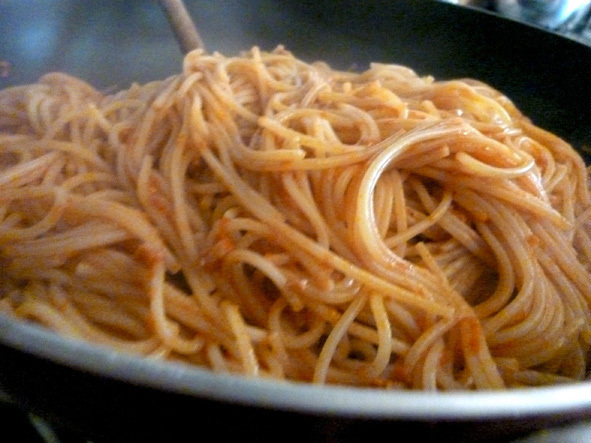 Sugo al Tonno e Pomodoro de Spaghettidimezzanotte - Recipefy