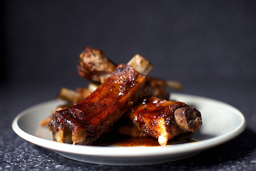 Sweet and Smoky Oven Spareribs di Lisa Evanoff - Recipefy