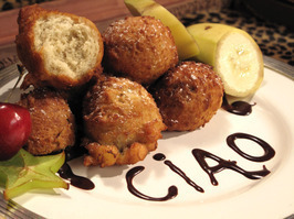 Peanut Butter Banana Fritters Drizzled with Chocolate Sauce de Kim Hess Lane - Recipefy