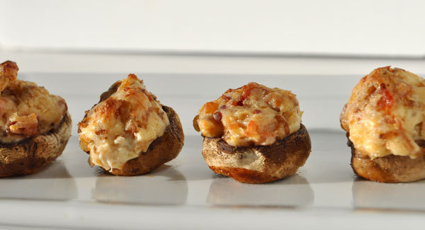 Bacon and Cream Cheese Stuffed Mushrooms de Lisa Evanoff - Recipefy
