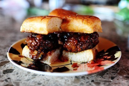 Spicy Whiskey BBQ Sliders de Lisa Evanoff - Recipefy