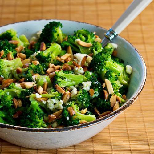 Barely-Blanched Broccoli Salad with Feta and Fried Almonds de Emilia - Recipefy