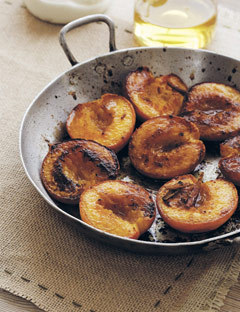 Cinnamon Roast Peaches with Vanilla Yogurt de Emilia - Recipefy