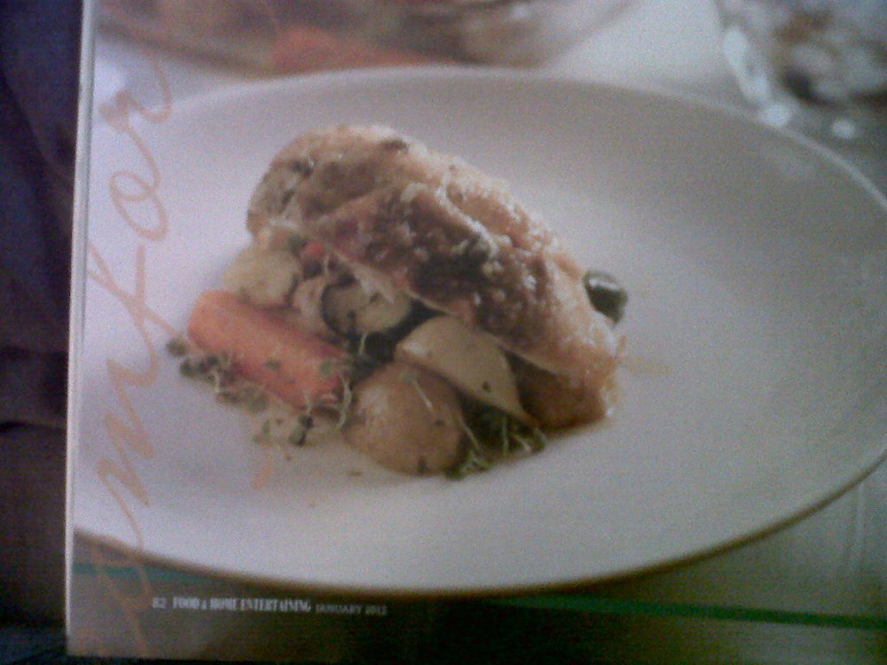 Stuffed whole-roast chicken with baby potatoes and chicken gravy di Forbidden - Recipefy
