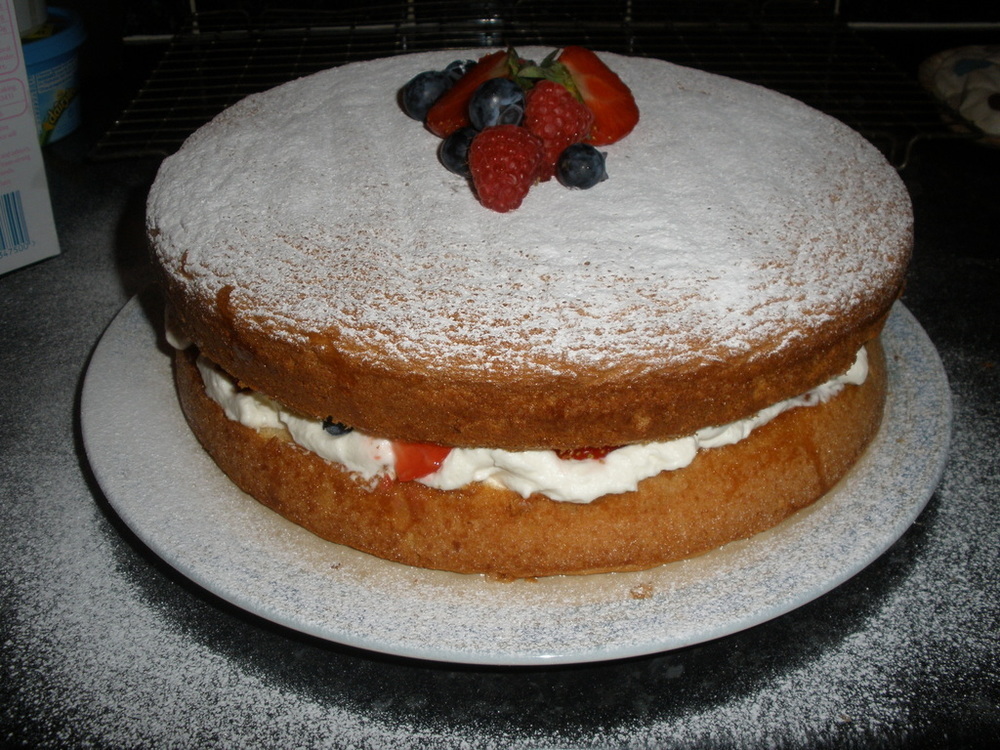 Mixed fruit genoise sponge of Laura - Recipefy