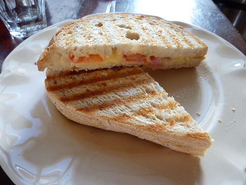 Cheese and Tomato Toastie! di Carrieanne Davies - Recipefy