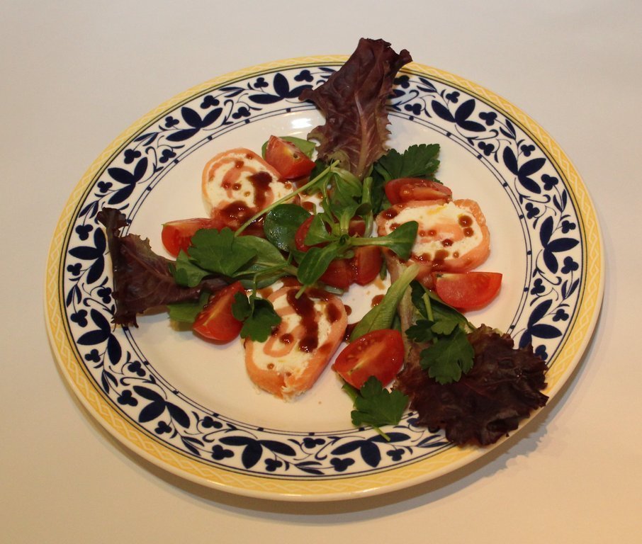 Smoked Salmon and Cream Cheese Roulade de PRIOR PETER - Recipefy
