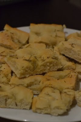 Focaccia com Sal Grosso e Alecrim of Lucia Rosenblatt - Recipefy
