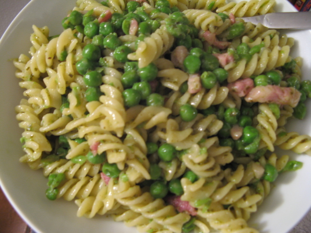 Pasta peas, pancetta and pesto di Cheech Andrea Francesco Albanese - Recipefy