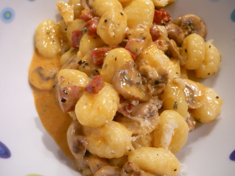 Gnocchi with blue cheese, mushrooms and chorizo of Cheech Andrea Francesco Albanese - Recipefy