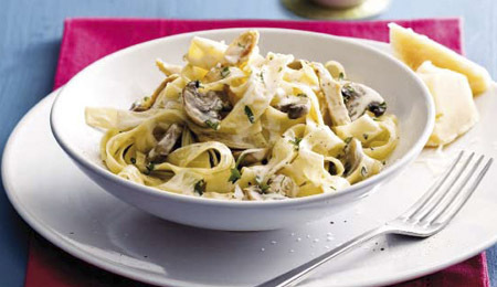 Creamy chicken and mushroom pasta di Meghan - Recipefy