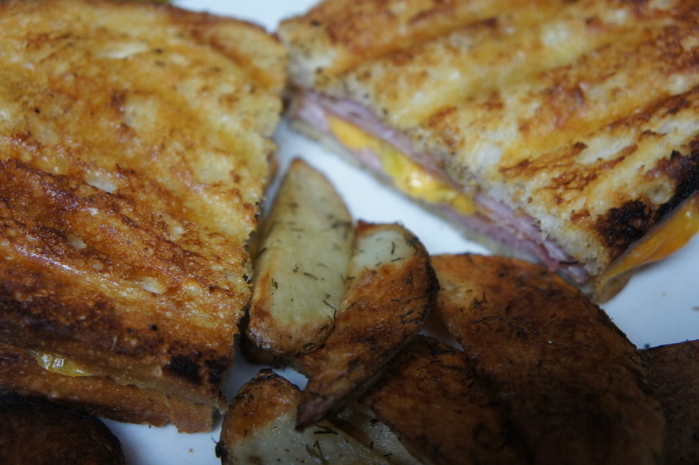 Grilled Ham And Cheese With Yellow Peppers di Jason Nickolay - Recipefy