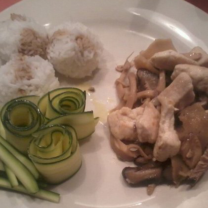 Pollo con funghi cinesi e bamboo of Noemi Bertazzo - Recipefy