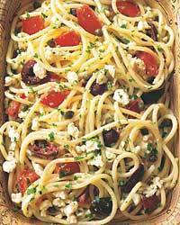 Spaghetti with Tomatoes, Garlic, and Feta Cheese de Emilia - Recipefy