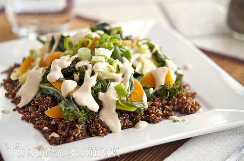 Steamed Veggies w/ Quinoa & Sesame Ginger Dressing de Tyler Renshaw - Recipefy