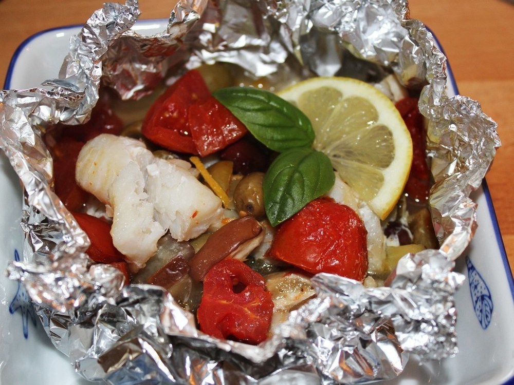 Cartoccini di nasello alla mediterranea of Marika Pretti - Recipefy