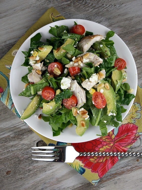 Spinach Salad with Chicken, Avocado and Goat Cheese de Emilia - Recipefy