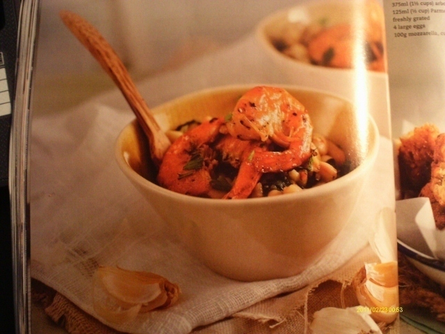 Cannellini beans with spinach and spicy prawns di Forbidden - Recipefy