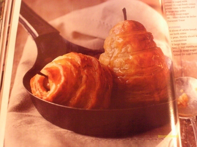 Red wine and honey poached pears in Puff pastry de Forbidden - Recipefy