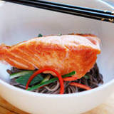 Salmon_soba_noodles_s-jpg