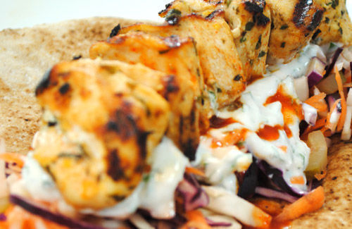 Chicken Kebabs with crunchy salad. de Rachael Power - Recipefy