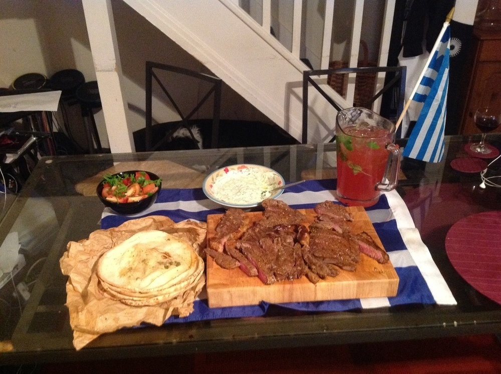 Gyros inspired Greek Steak with Tzatziki di Calvin Atkinson - Recipefy