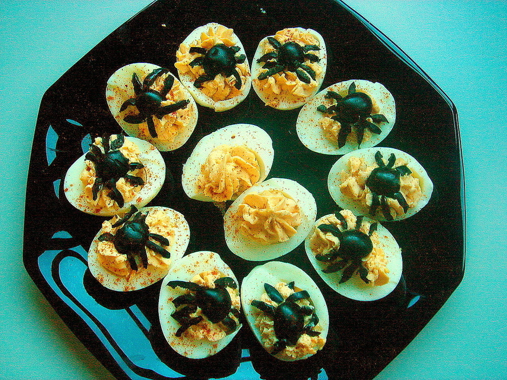 HUEVOS RELLENOS HALLOWEEN (ARAÑA) of Miguel Angel Maldonado Gonzalez - Recipefy