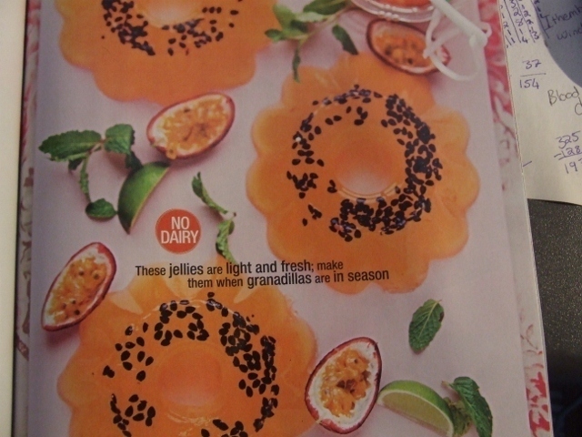 Granadilla jellies with papaya salsa de Forbidden - Recipefy