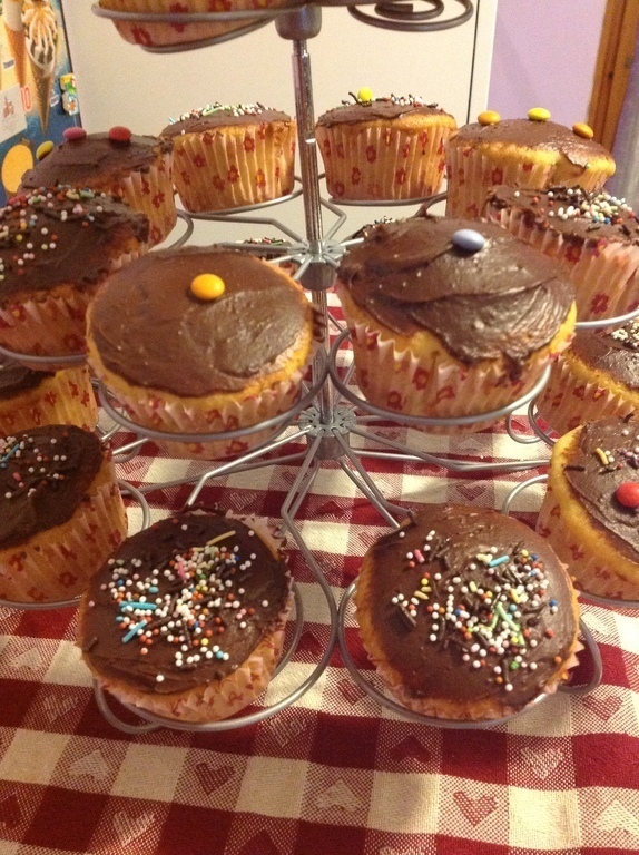 Yellow Cupcakes con glassa al cioccolato di sricciolo - Recipefy