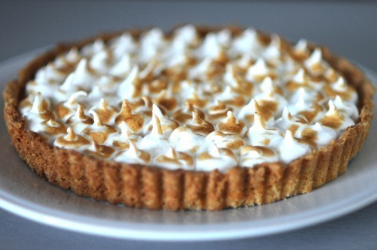 Tarta de merengue con crema de limón y base de pasta quebrada of Ángeles Rodríguez Medina - Recipefy