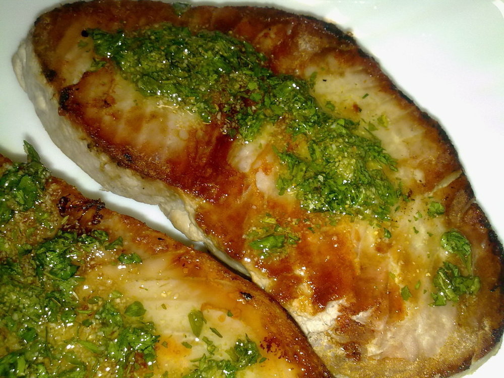 Atún fresco con salsa de ajo y perejil Dukan de Davinia Peña - Recipefy