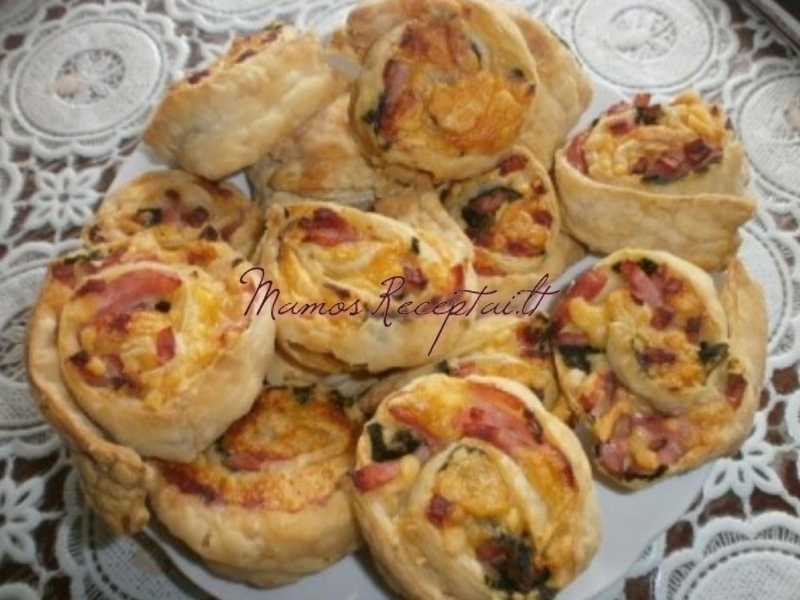 Suktinukai Su Kumpiu, Sūriu Ir Špinatais of Erika - Recipefy