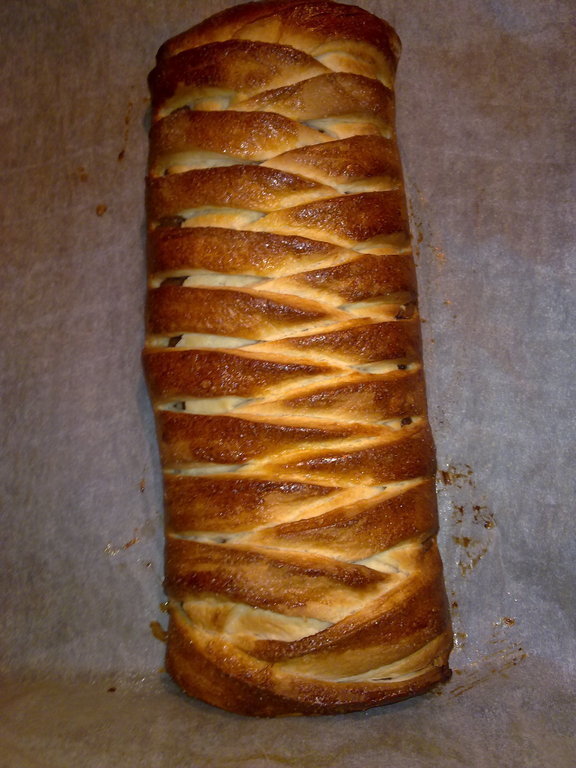 Treccia Danese con Nutella e Mandorle de Silvia - Recipefy
