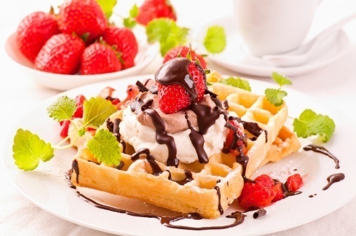 waffles con fragole, gelato alla vaniglia con cioccolato de Giorgia - Recipefy