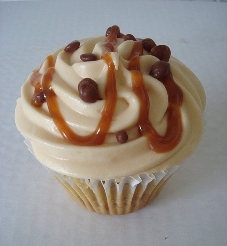 Cupcake alla vaniglia e glassa di caramello al burro salato de Giorgia - Recipefy