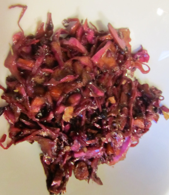 Cavolo rosso e bianco con frutta secca de Diana - Recipefy