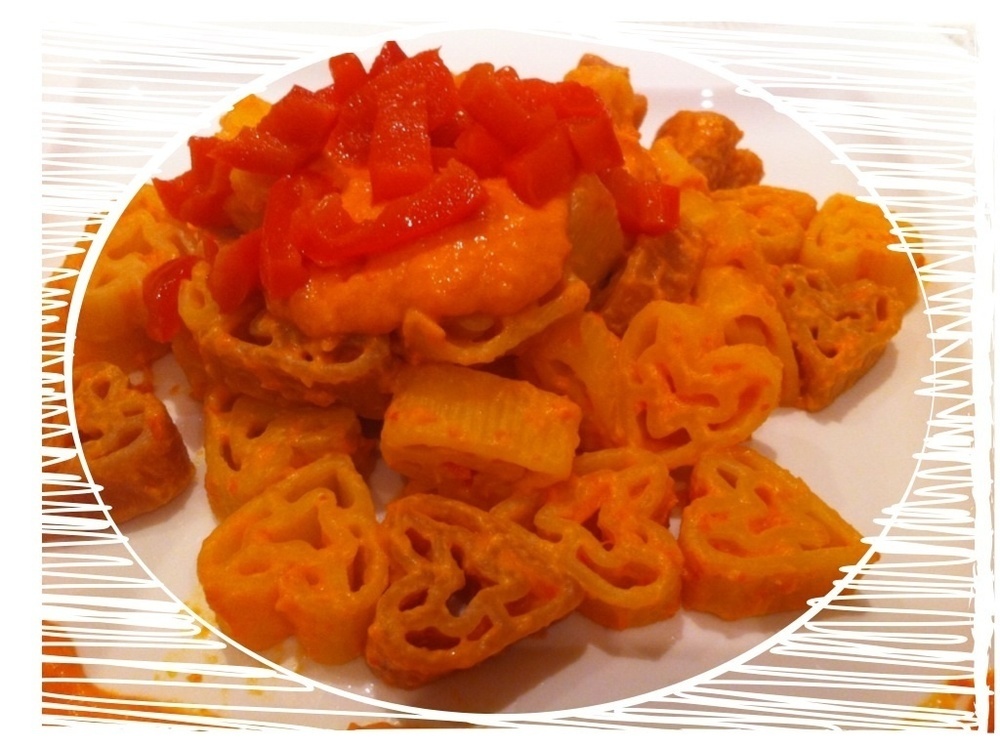 Pasta a forma di cuore in salsa di peperoni of Eleonora Michielan - Recipefy