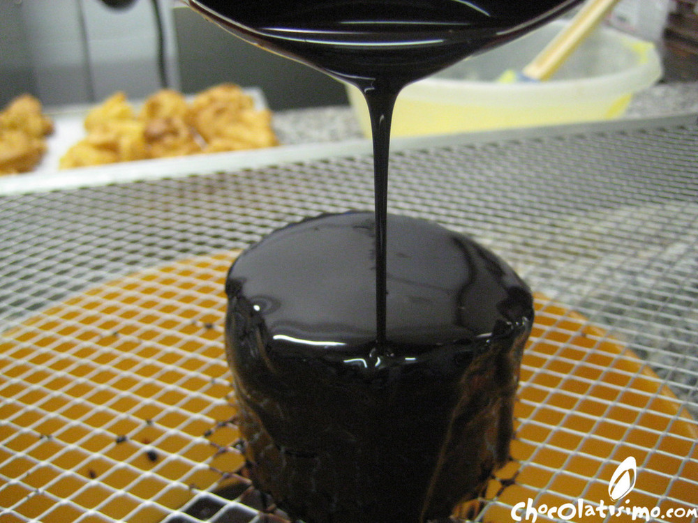 GLASEADO DE CHOCOLATE BRILLANTE de CRISTIAN - Recipefy