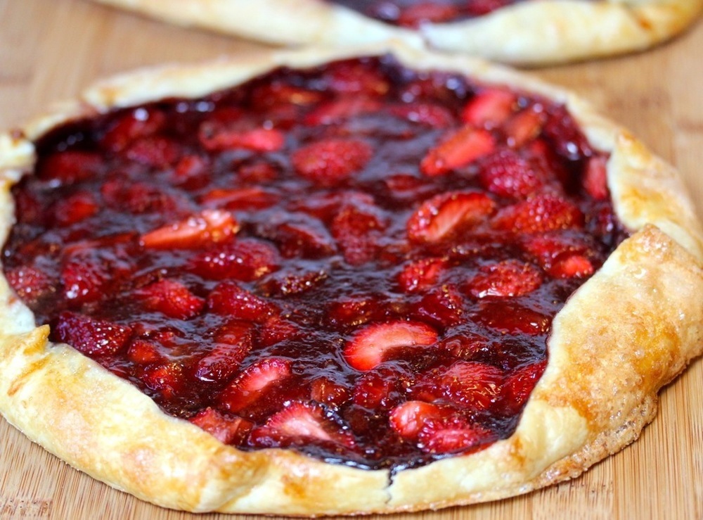 Prepare Strawberry Balsamic Slab Pie of Sonoma Farm - Recipefy